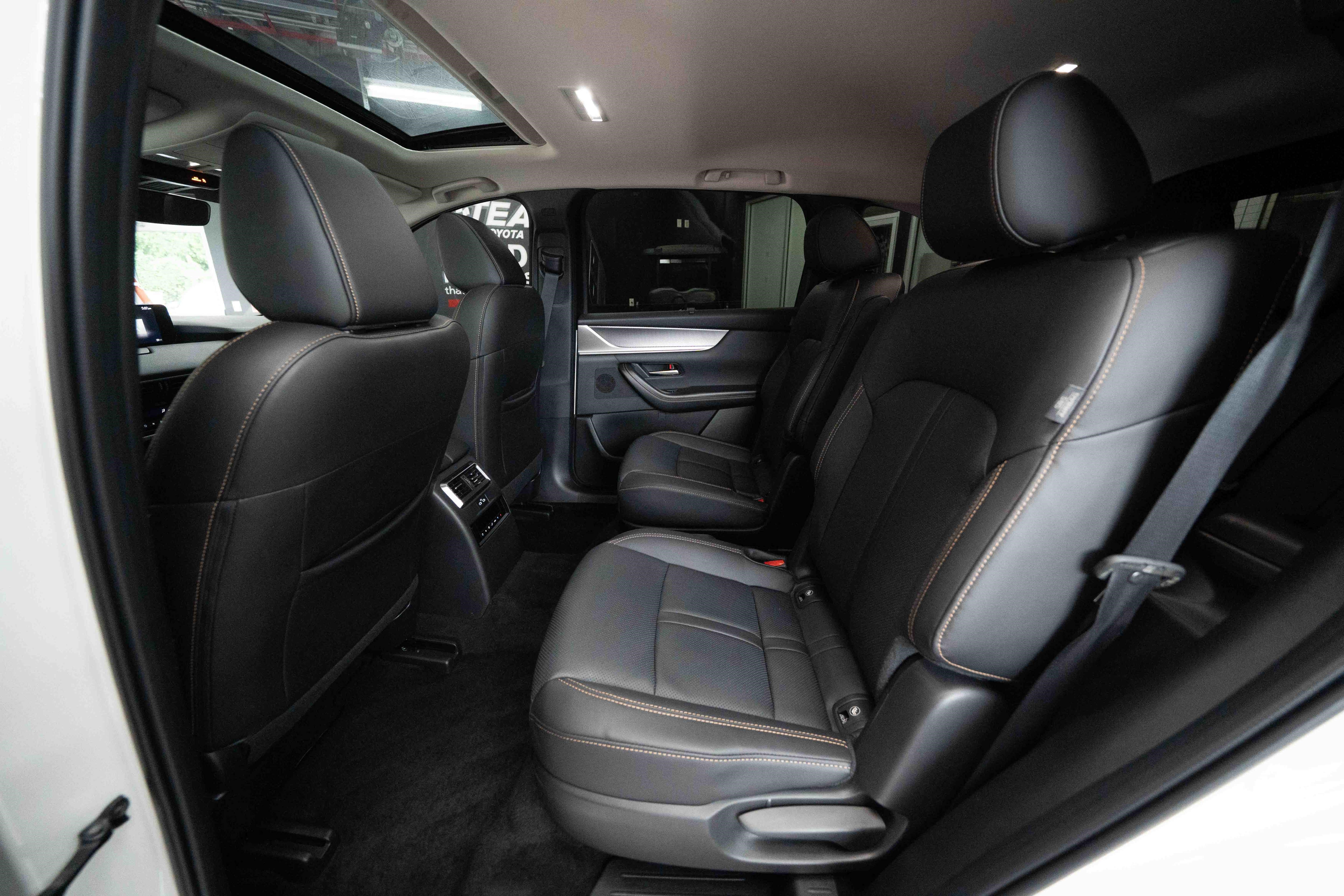 Used 2024 MAZDA CX-90 Plug-In Hybrid w/ Preferred AWD/4WD image 23