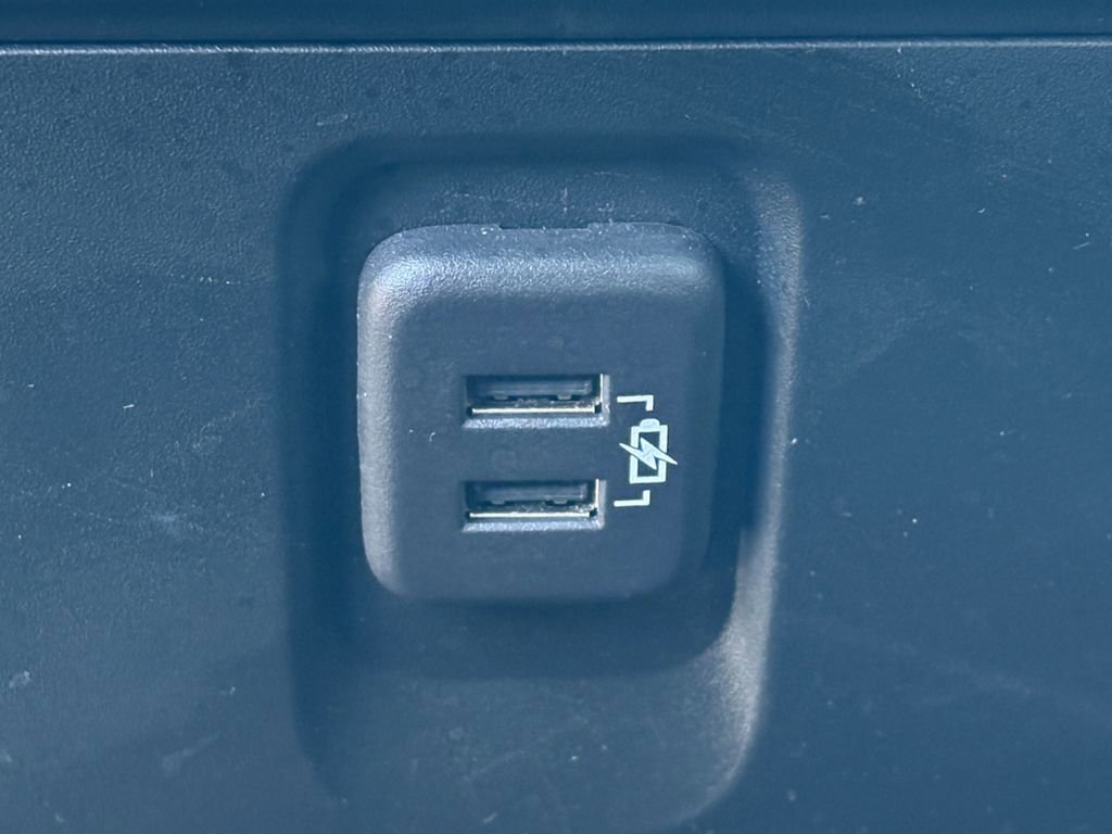 Used 2023 Chevrolet Traverse LS FWD image 5