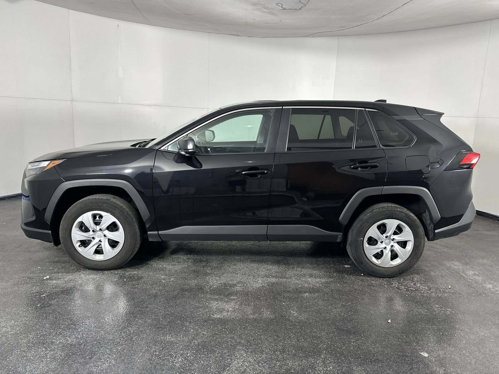 Used 2024 Toyota RAV4 LE FWD image 5