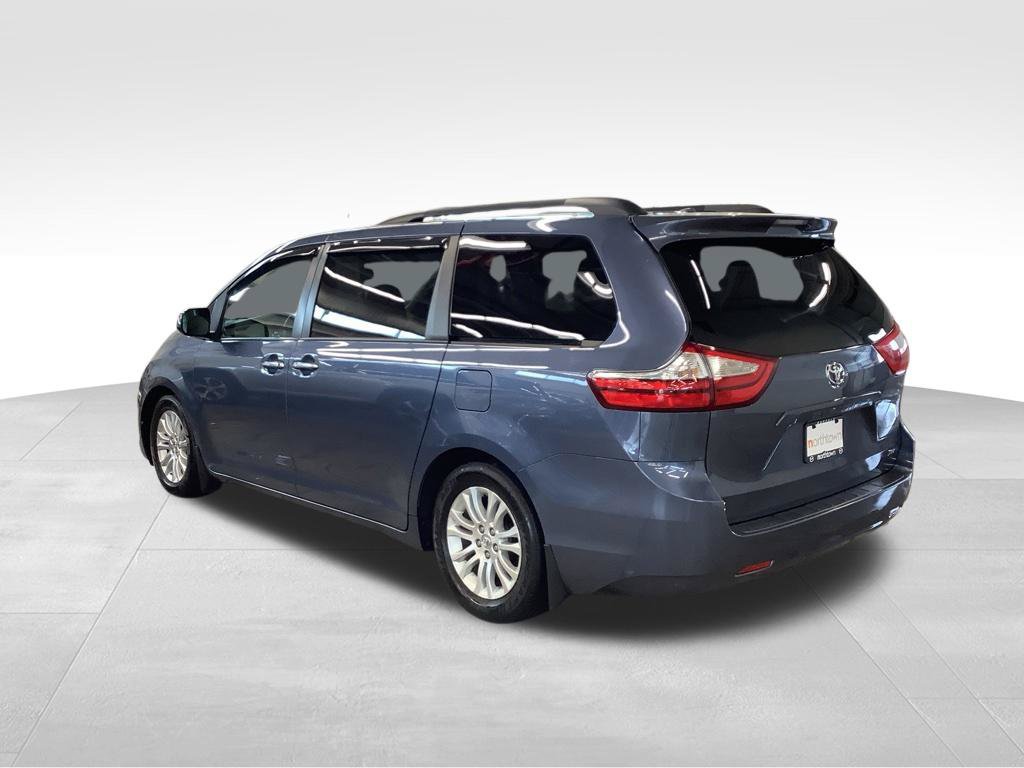 Used 2015 Toyota Sienna XLE FWD image 4