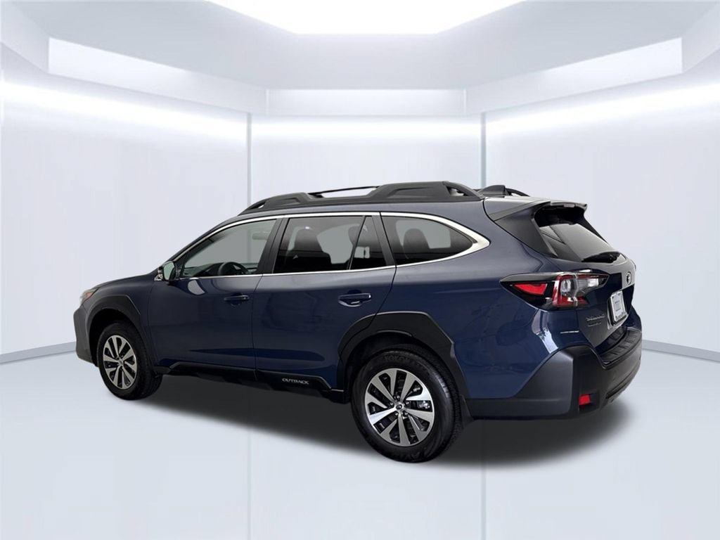 Used 2025 Subaru Outback Premium AWD/4WD image 3