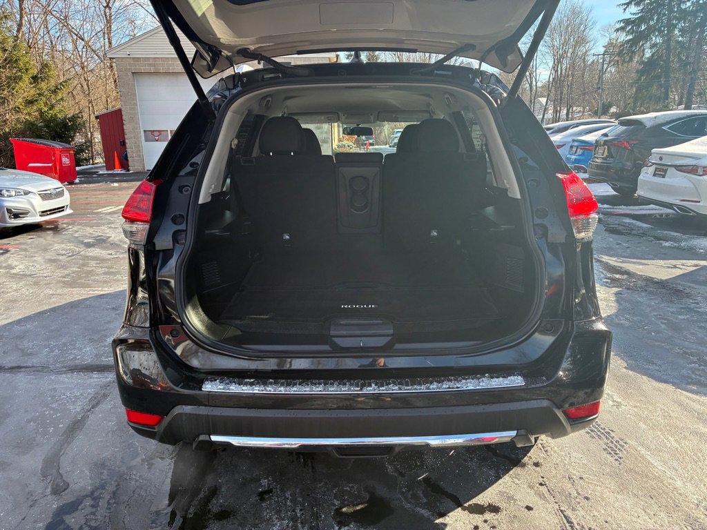 Used 2018 Nissan Rogue SV w/ Premium Package image 10