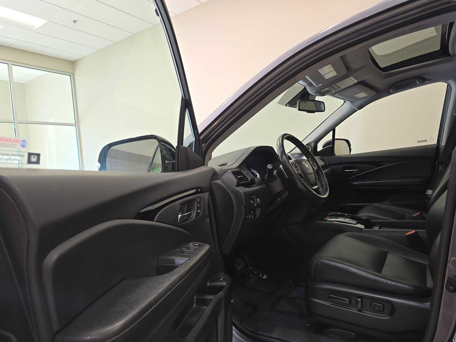 Used 2017 Honda Pilot Touring image 23