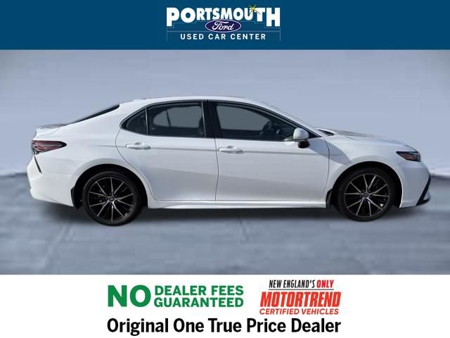 Used 2024 Toyota Camry SE w/ Cold Weather Package image 6