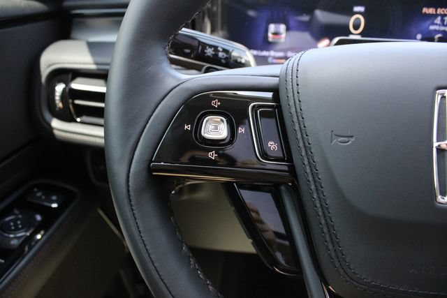 New 2026 Lincoln Aviator AWD image 13