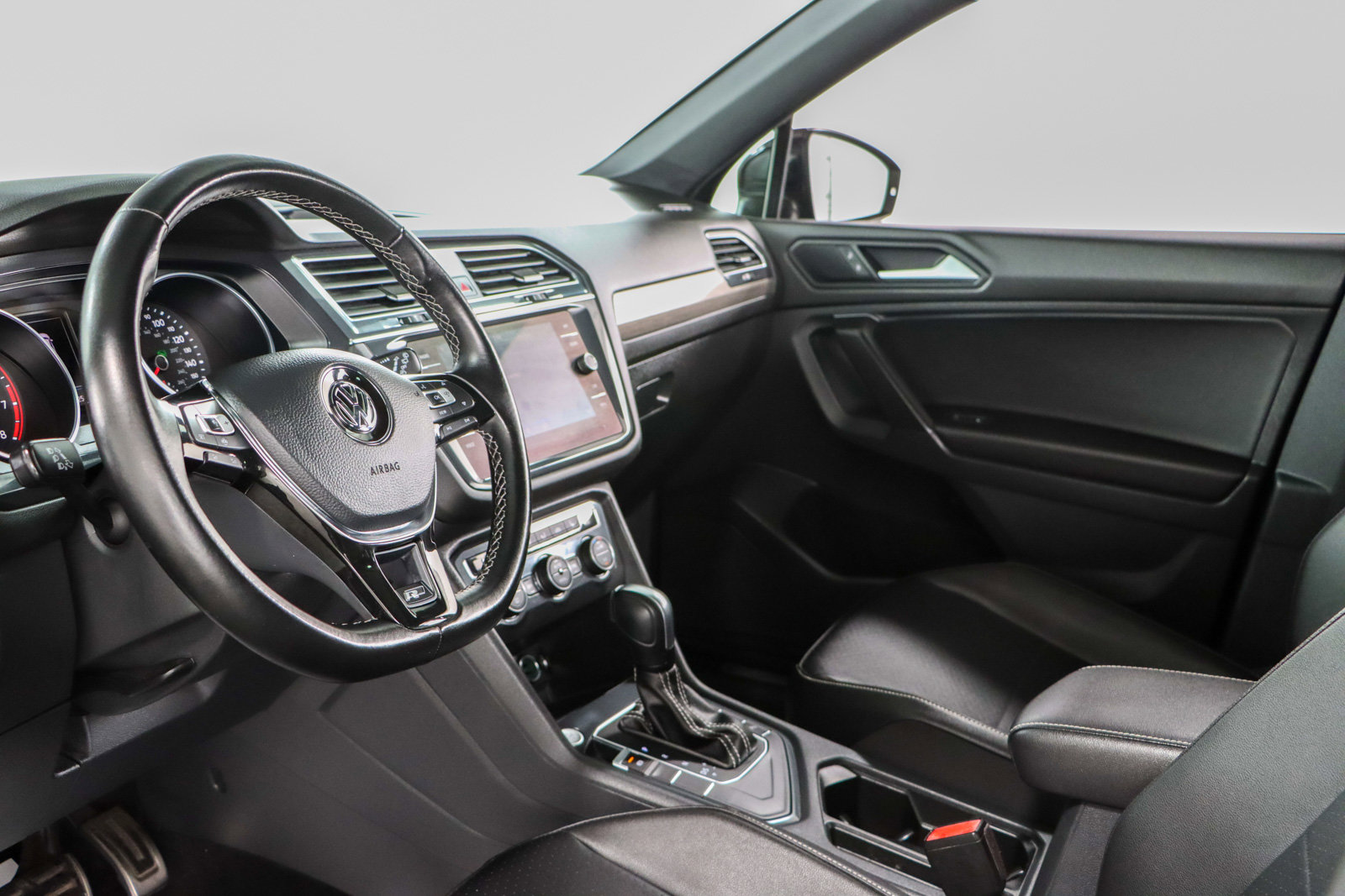 Used 2021 Volkswagen Tiguan SE R-Line image 22