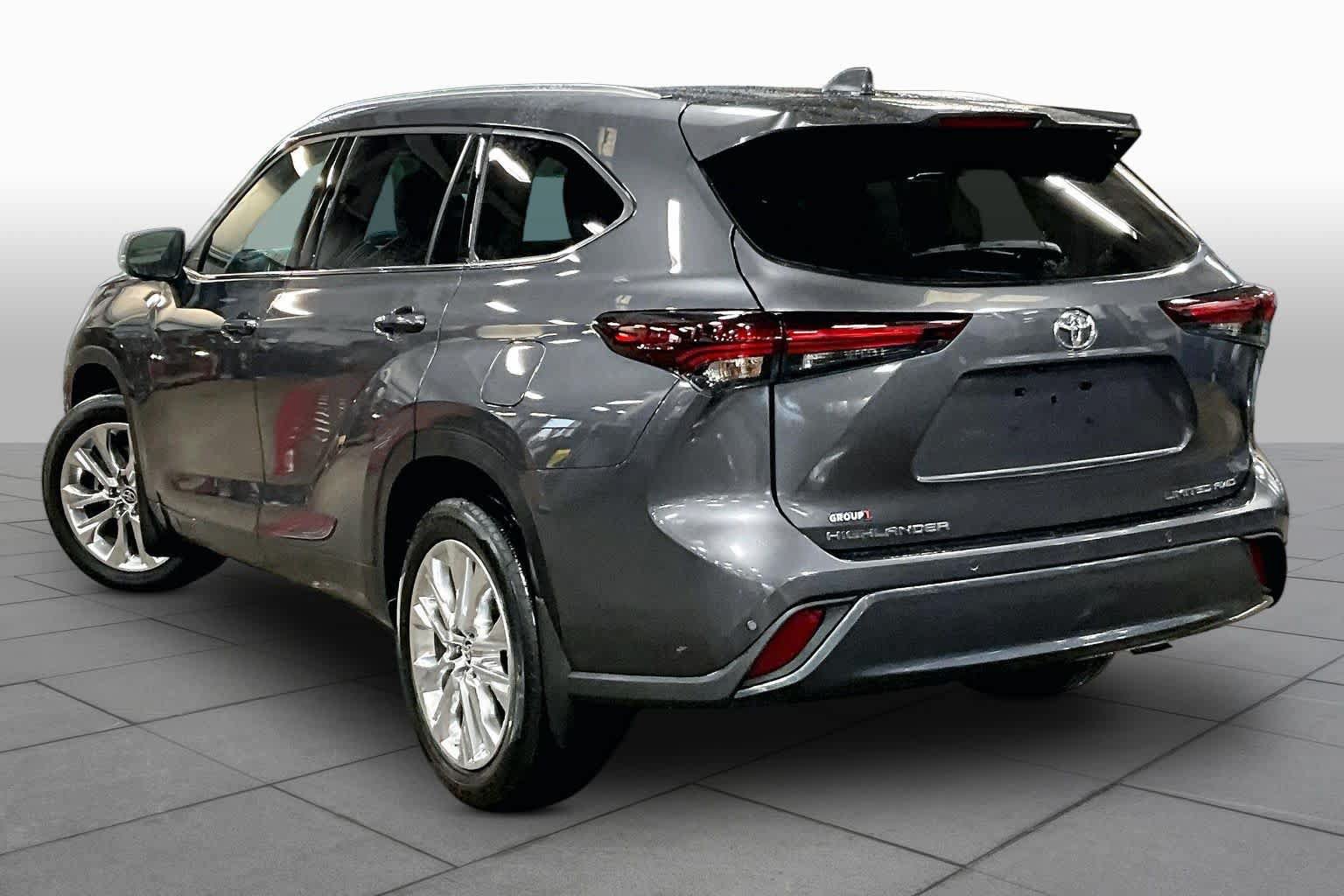 Used 2024 Toyota Highlander Limited AWD/4WD image 12