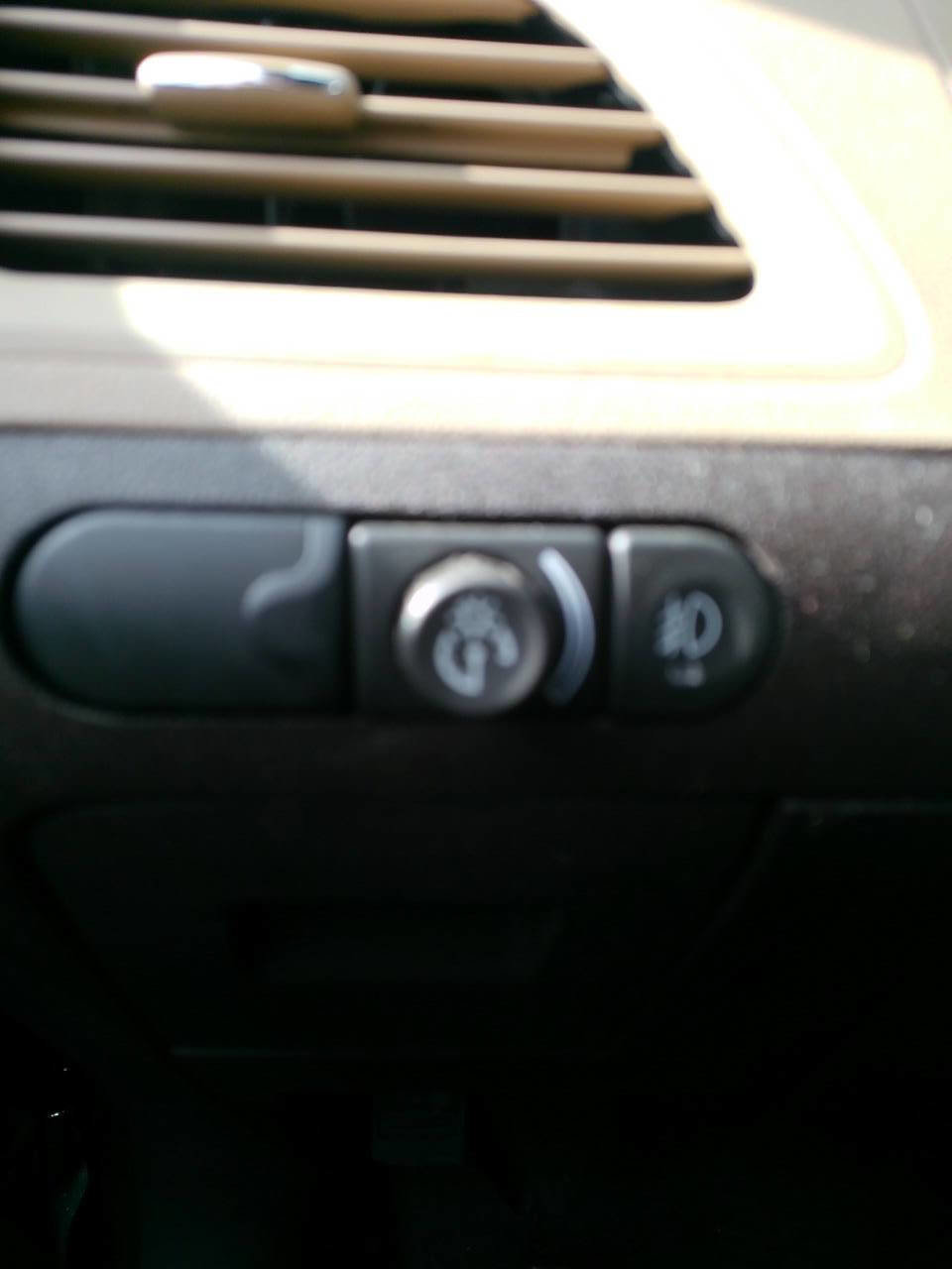 Used 2009 Chevrolet Malibu LTZ w/ Rear Power Package image 28