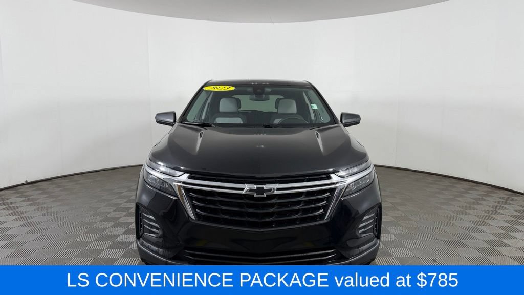 Used 2023 Chevrolet Equinox LS w/ LS Convenience Package AWD/4WD image 2
