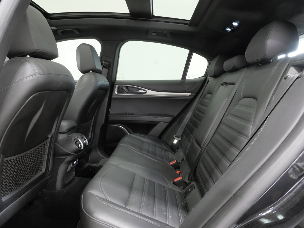 Used 2023 Alfa Romeo Stelvio Veloce AWD/4WD image 23