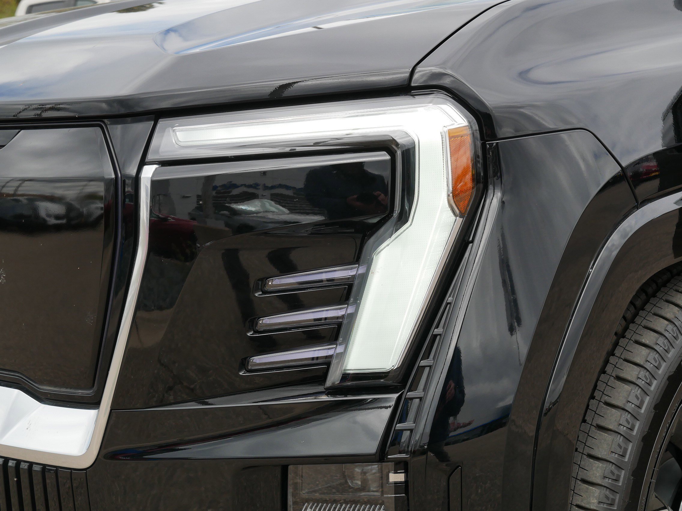 Used 2025 GMC Sierra EV Denali AWD/4WD image 16