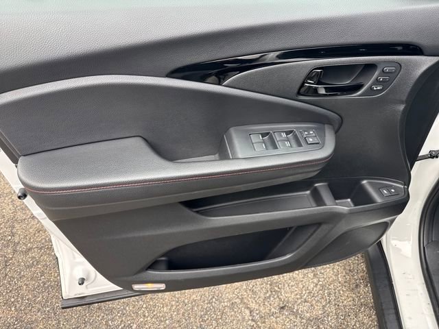 Used 2025 Honda Passport Black Edition image 6