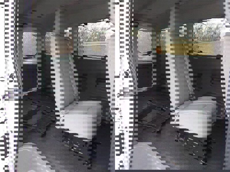 Used 2016 Nissan NV 3500 S image 23