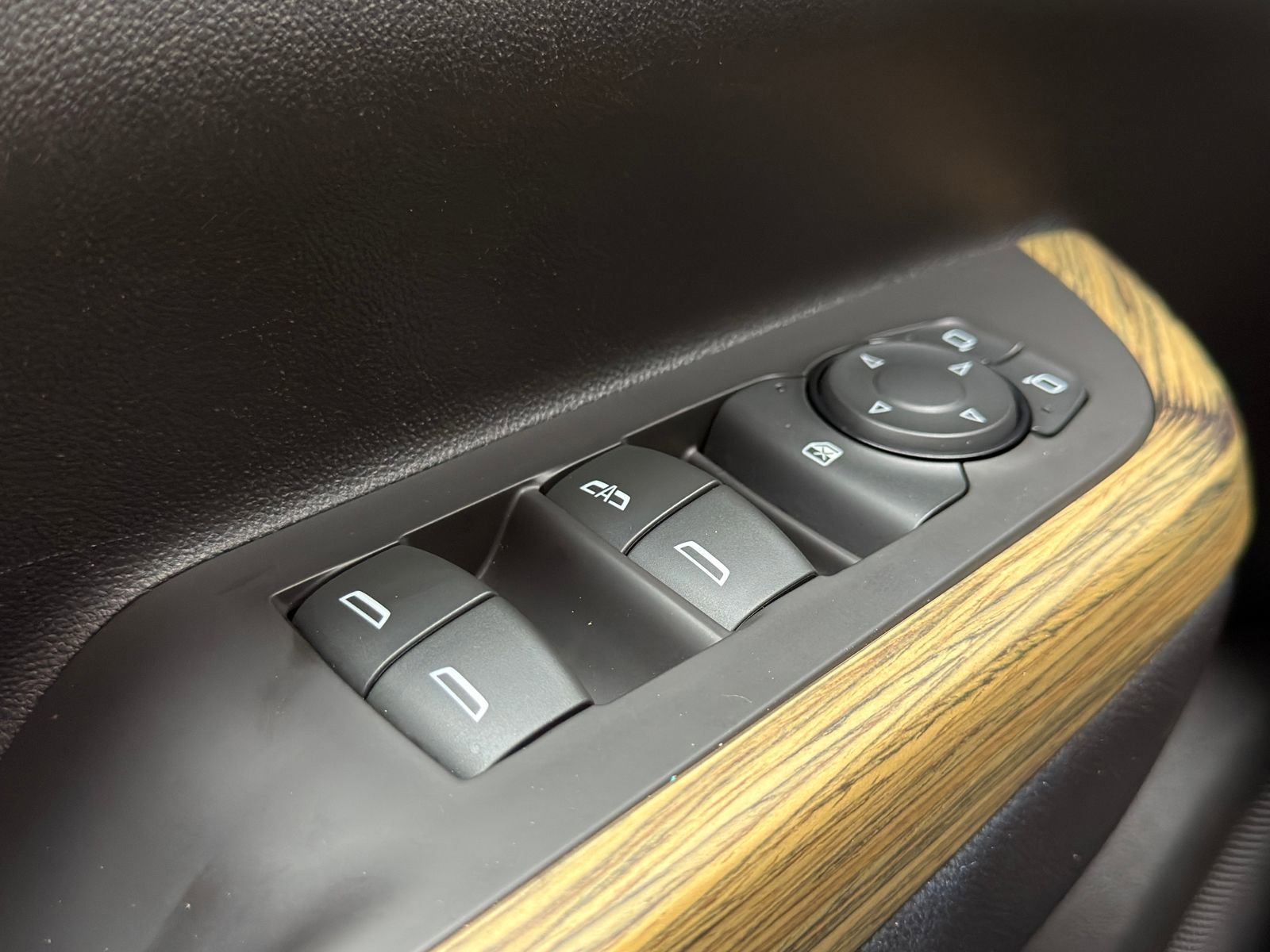 Used 2019 GMC Acadia Denali w/ Technology Package FWD image 21
