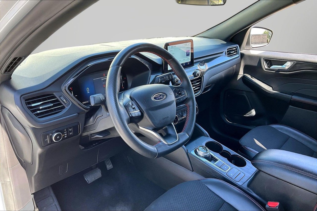 Used 2025 Ford Escape ST-Line Select AWD/4WD image 18