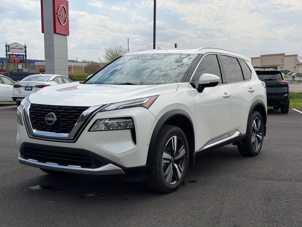 Used 2023 Nissan Rogue Platinum w/ Platinum Premium Package image 2