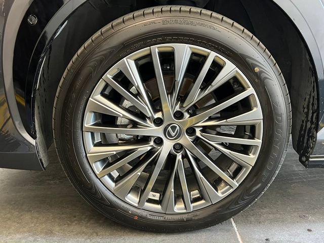 Used 2024 Lexus RZ 450e Premium AWD/4WD image 9