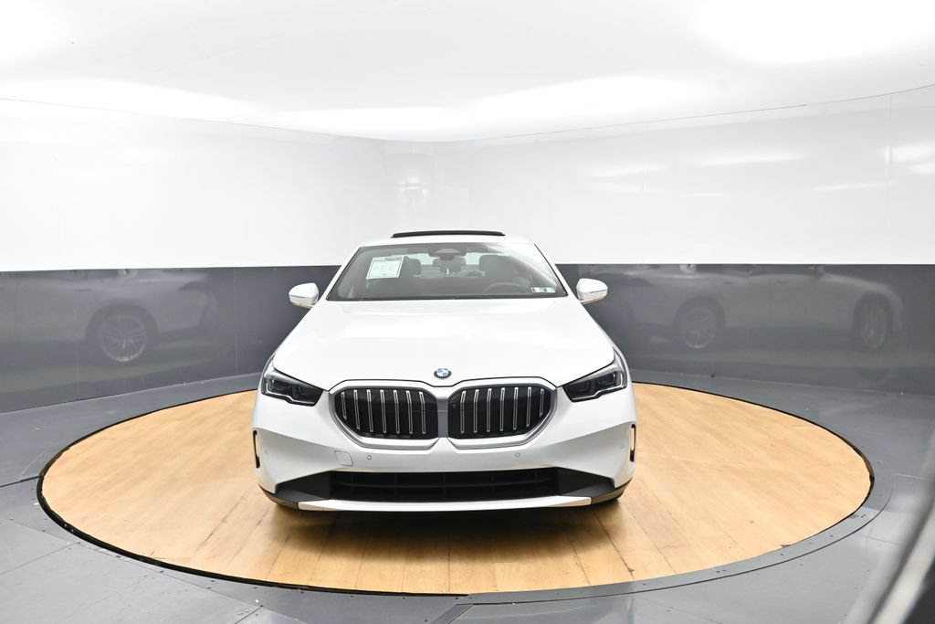 Used 2025 BMW 530i RWD image 2