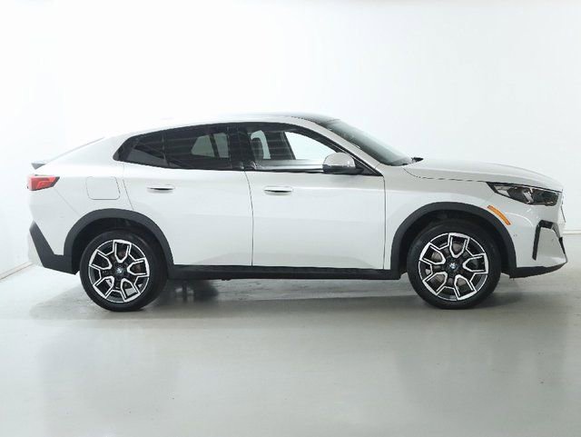 Certified 2025 BMW X2 xDrive28i w/ Premium Package image 11