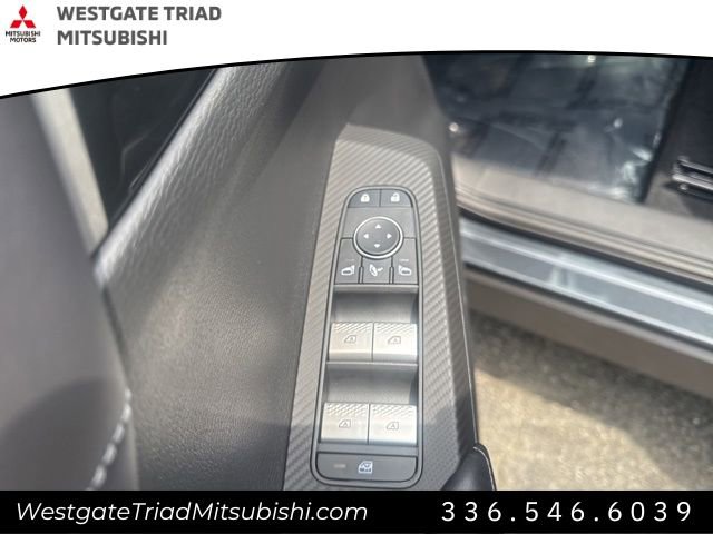 New 2025 Mitsubishi Outlander SE image 15