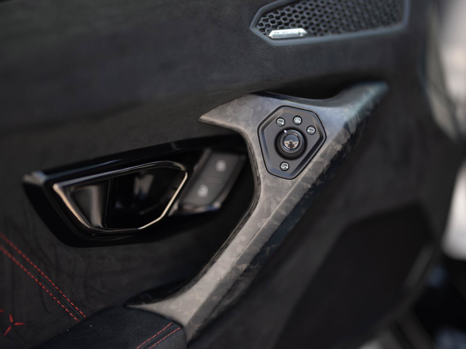 Used 2018 Lamborghini Huracan AWD/4WD image 31