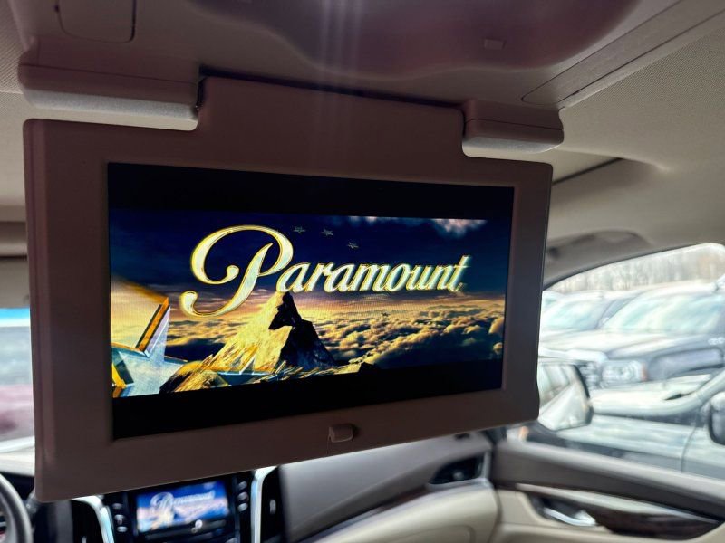 Used 2017 Cadillac Escalade Luxury image 33