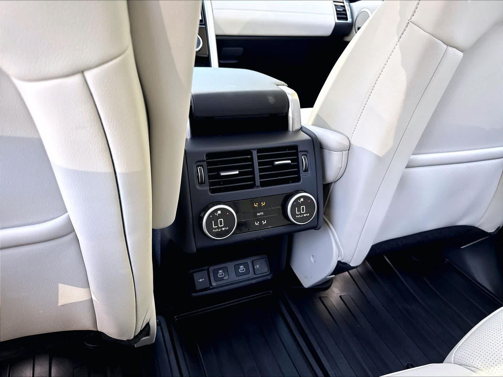 Used 2025 Land Rover Discovery S AWD/4WD image 36