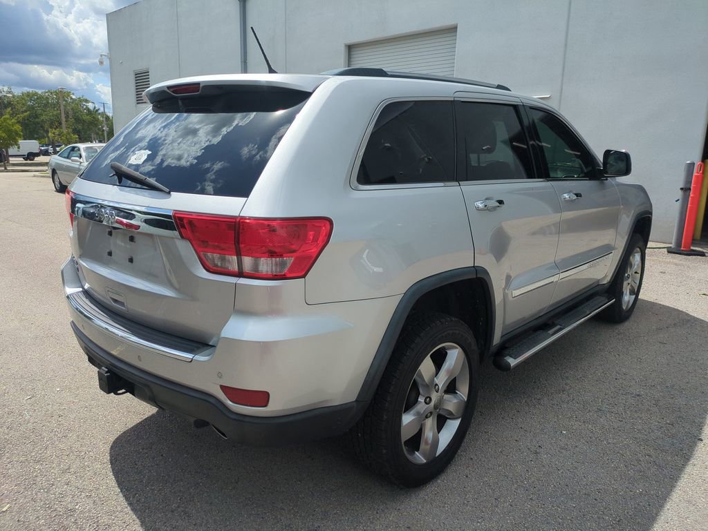 Used 2013 Jeep Grand Cherokee Overland w/ Advance Technology Group AWD/4WD image 6