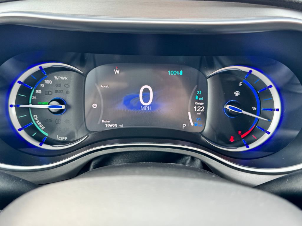 Used 2024 Chrysler Pacifica Pinnacle FWD image 23