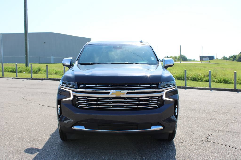 Used 2024 Chevrolet Suburban Premier RWD image 4