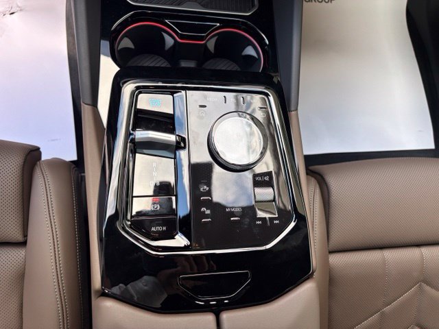 New 2027 BMW i5 xDrive40 w/ M Sport Package AWD/4WD image 13