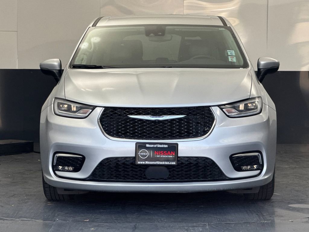 Used 2023 Chrysler Pacifica Touring-L image 8