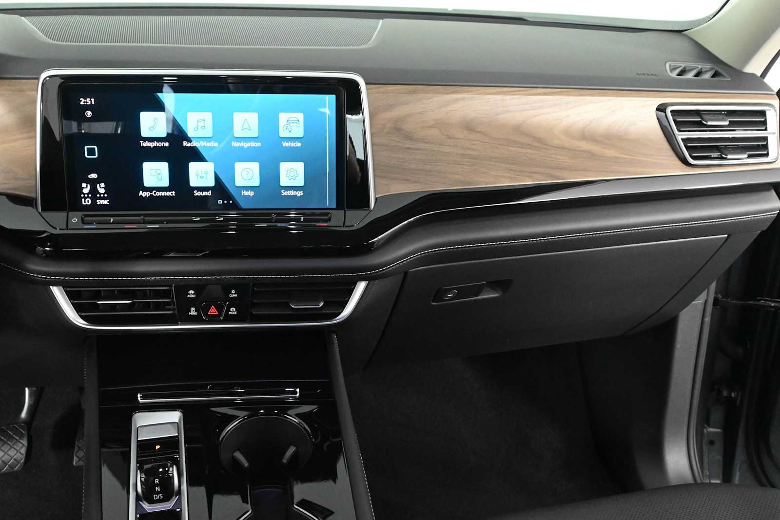 Certified 2024 Volkswagen Atlas SE FWD image 14