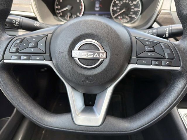 Used 2025 Nissan Altima 2.5 SV FWD image 23
