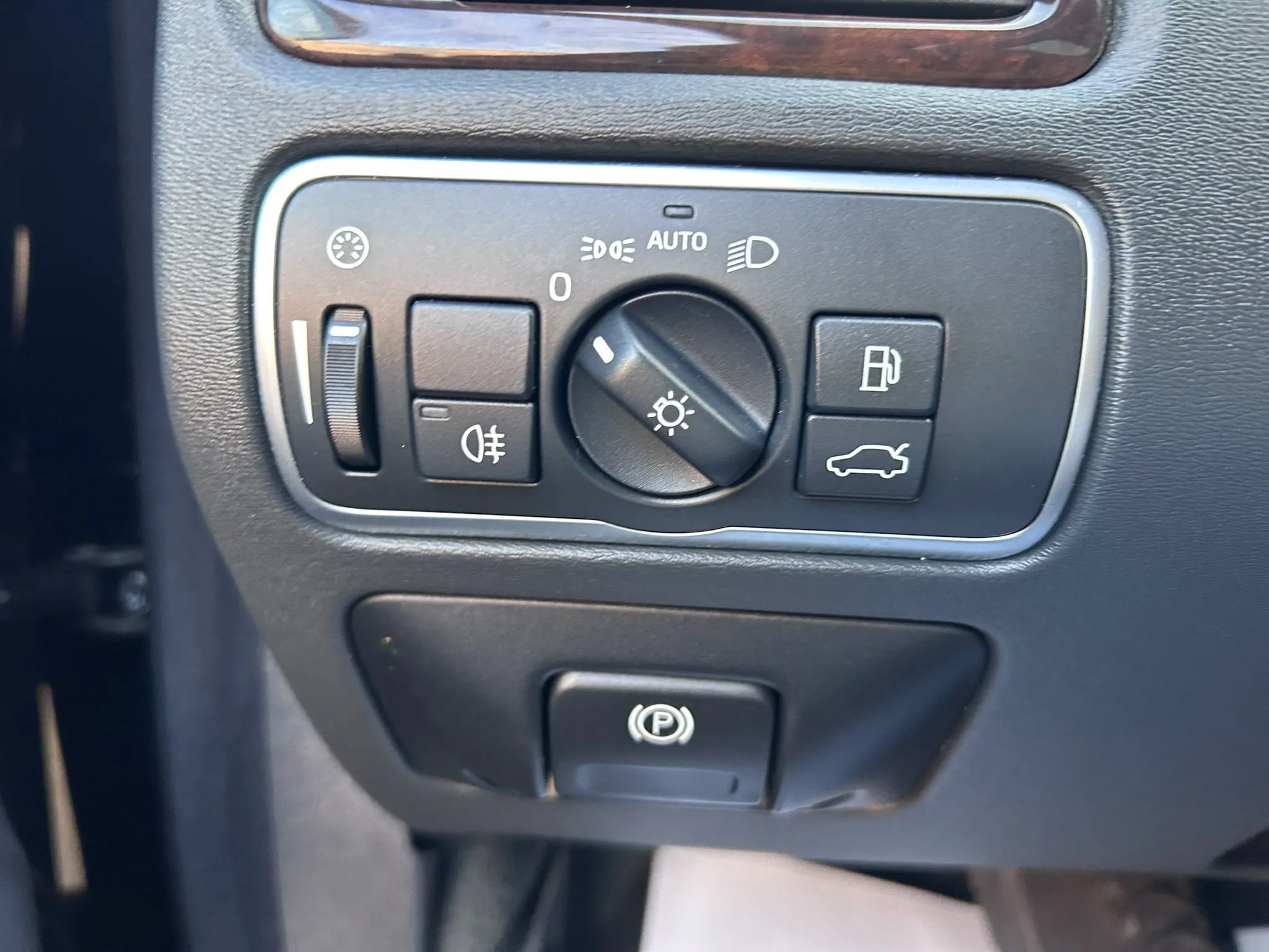 Used 2016 Volvo XC70 T5 Premier w/ Proximity Package AWD/4WD image 41