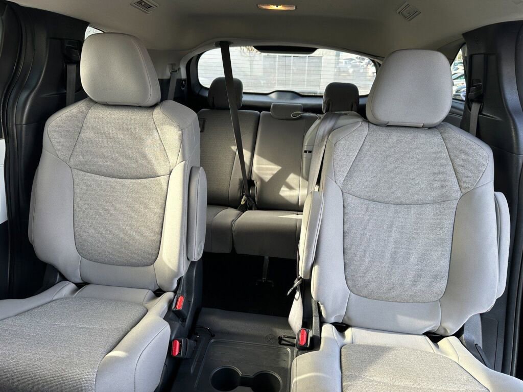 Certified 2025 Toyota Sienna LE image 11