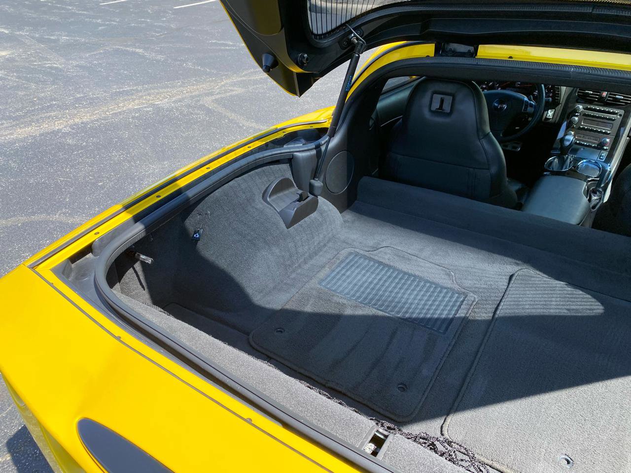 Used 2008 Chevrolet Corvette Coupe w/ Preferred Equipment Group RWD image 28