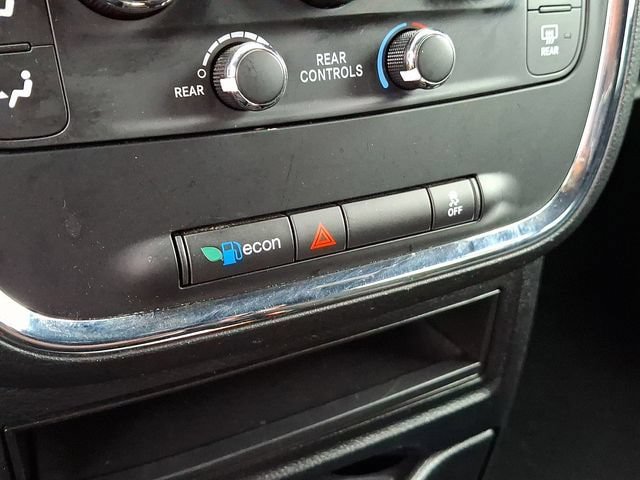 Used 2016 Dodge Grand Caravan SE FWD image 33