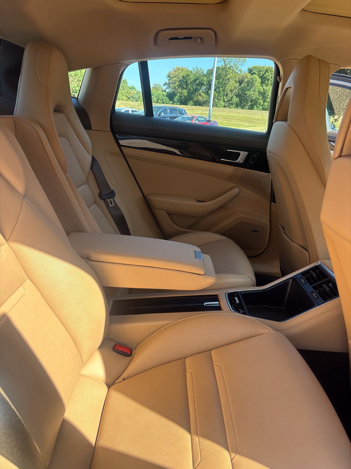 Used 2019 Porsche Panamera image 17