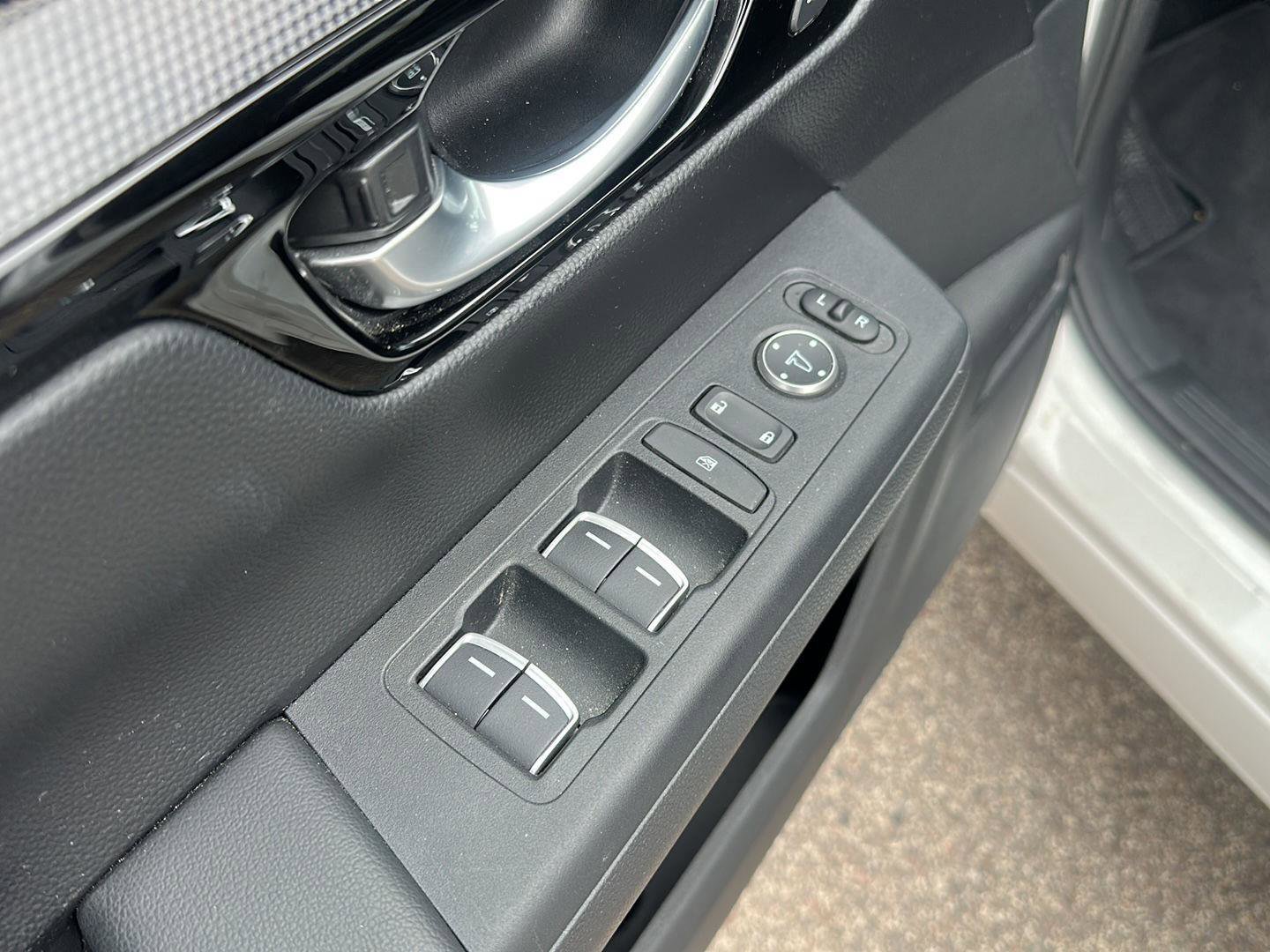 Used 2024 Honda CR-V EX-L image 11