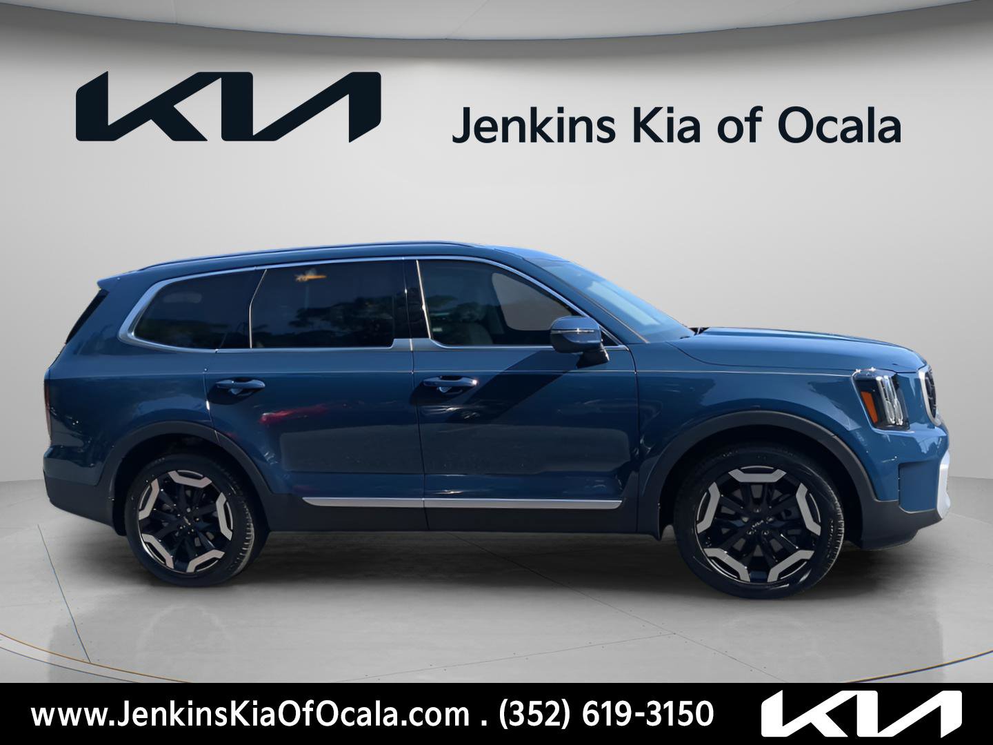 Certified 2025 Kia Telluride EX image 3