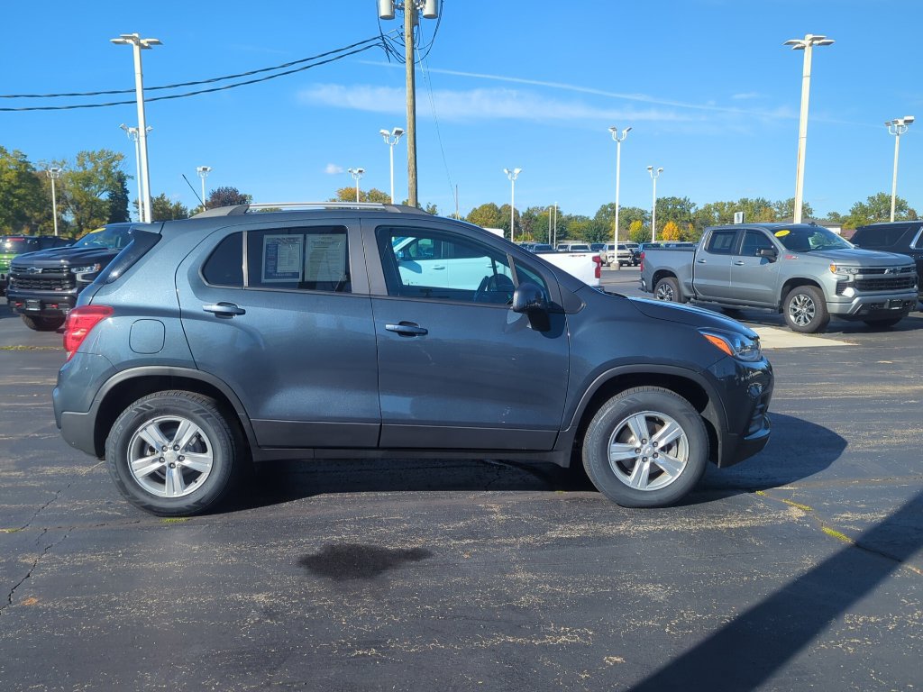 Used 2022 Chevrolet Trax LT w/ LT Convenience Package AWD/4WD image 10