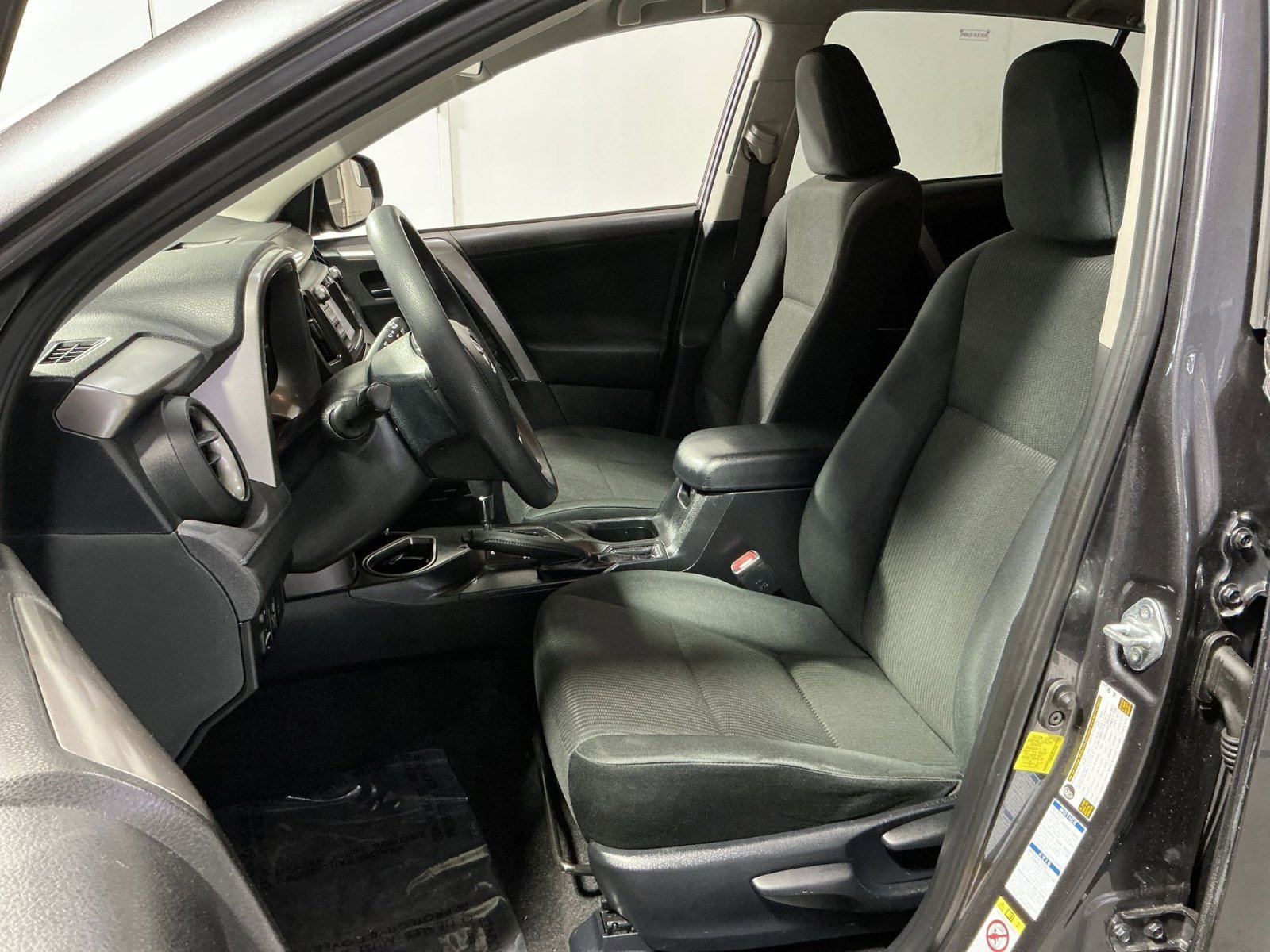 Used 2018 Toyota RAV4 LE image 21