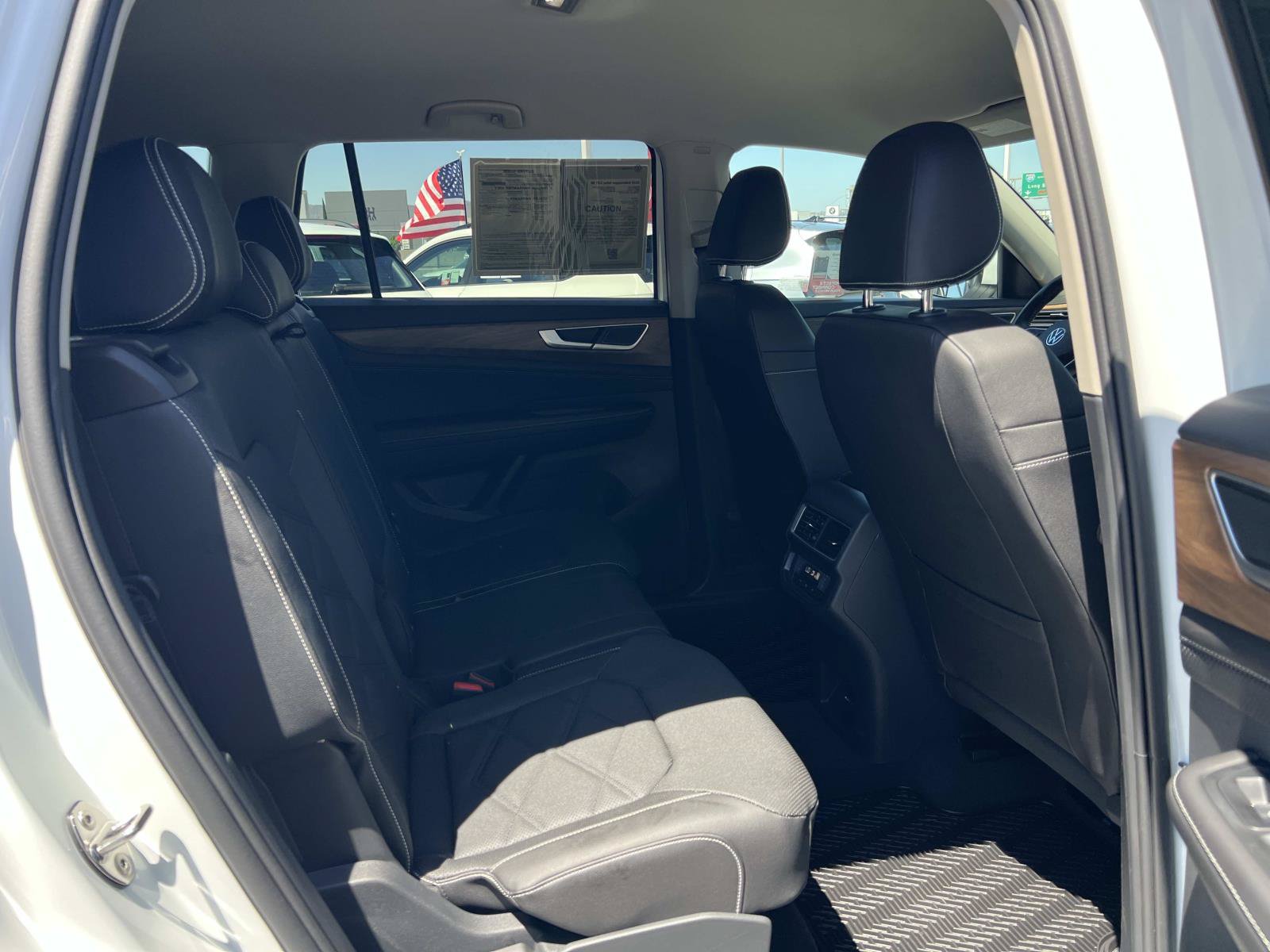 Certified 2025 Volkswagen Atlas SE FWD image 32