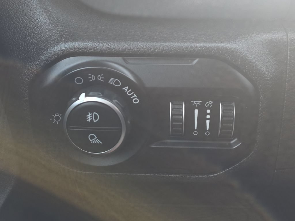 Used 2020 Jeep Gladiator Overland AWD/4WD image 22