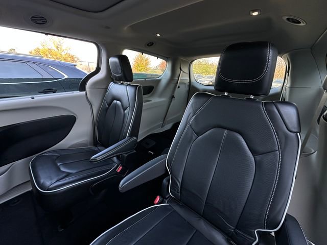 Used 2023 Chrysler Pacifica Limited image 37