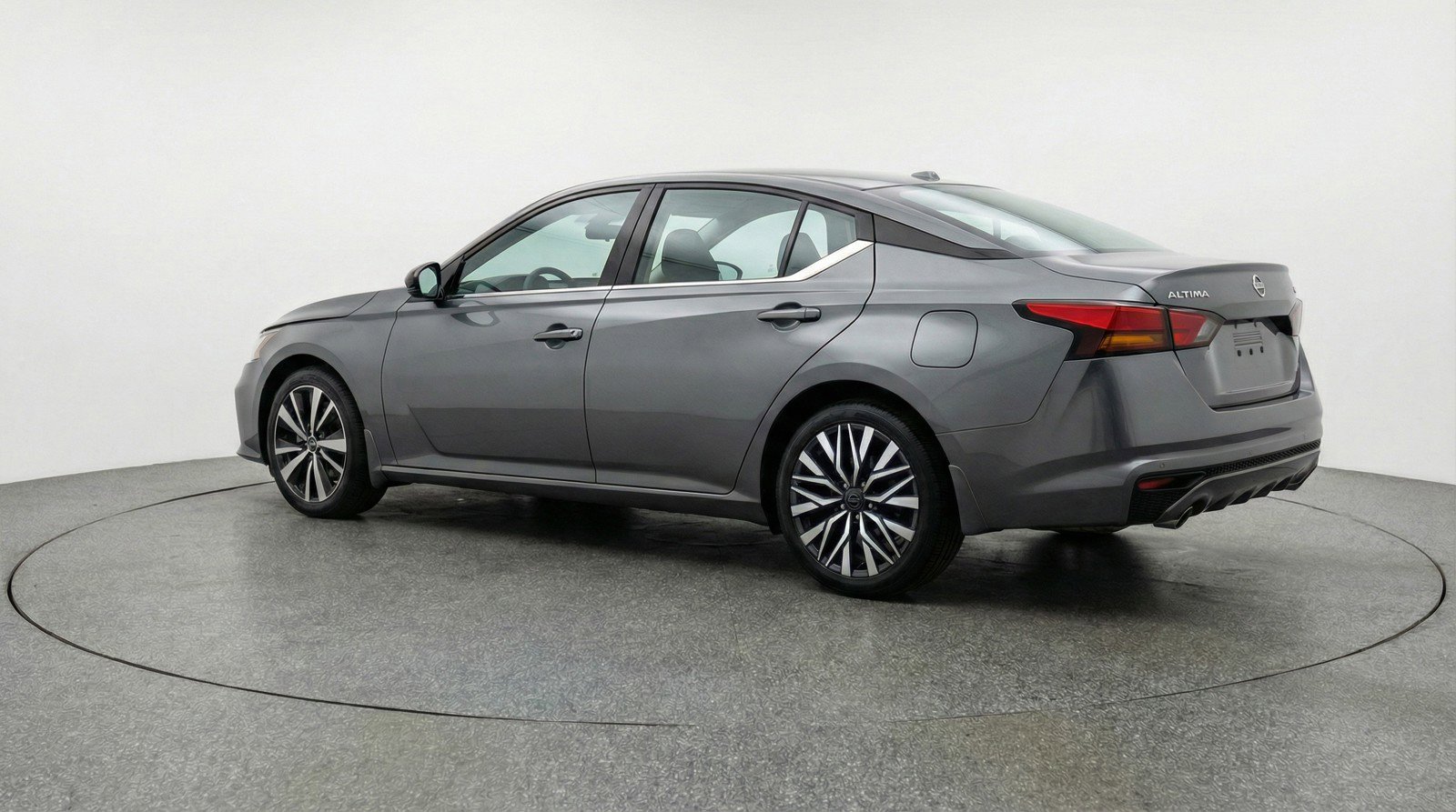 Used 2025 Nissan Altima 2.5 SV image 6