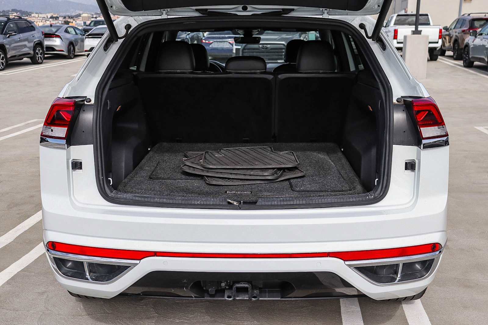 Used 2022 Volkswagen Atlas Cross Sport SEL R-Line image 27