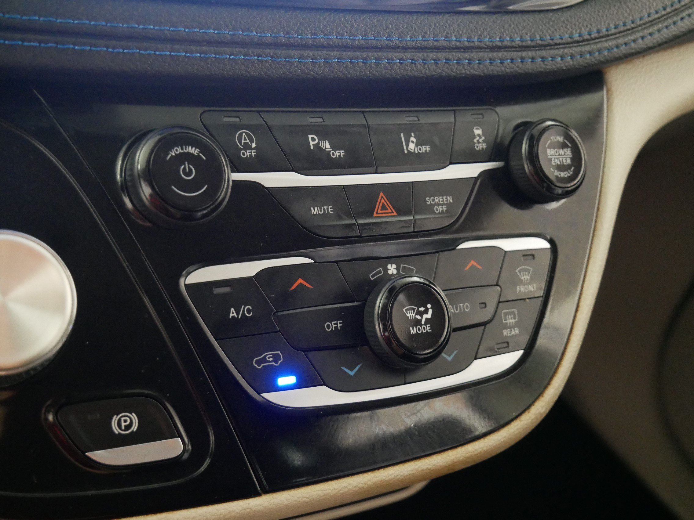 Used 2021 Chrysler Pacifica Touring-L FWD image 23