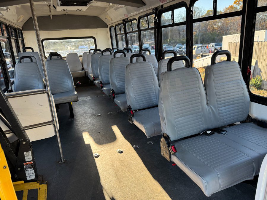 Used 2016 Ford F550 2WD Regular Cab Super Duty image 17